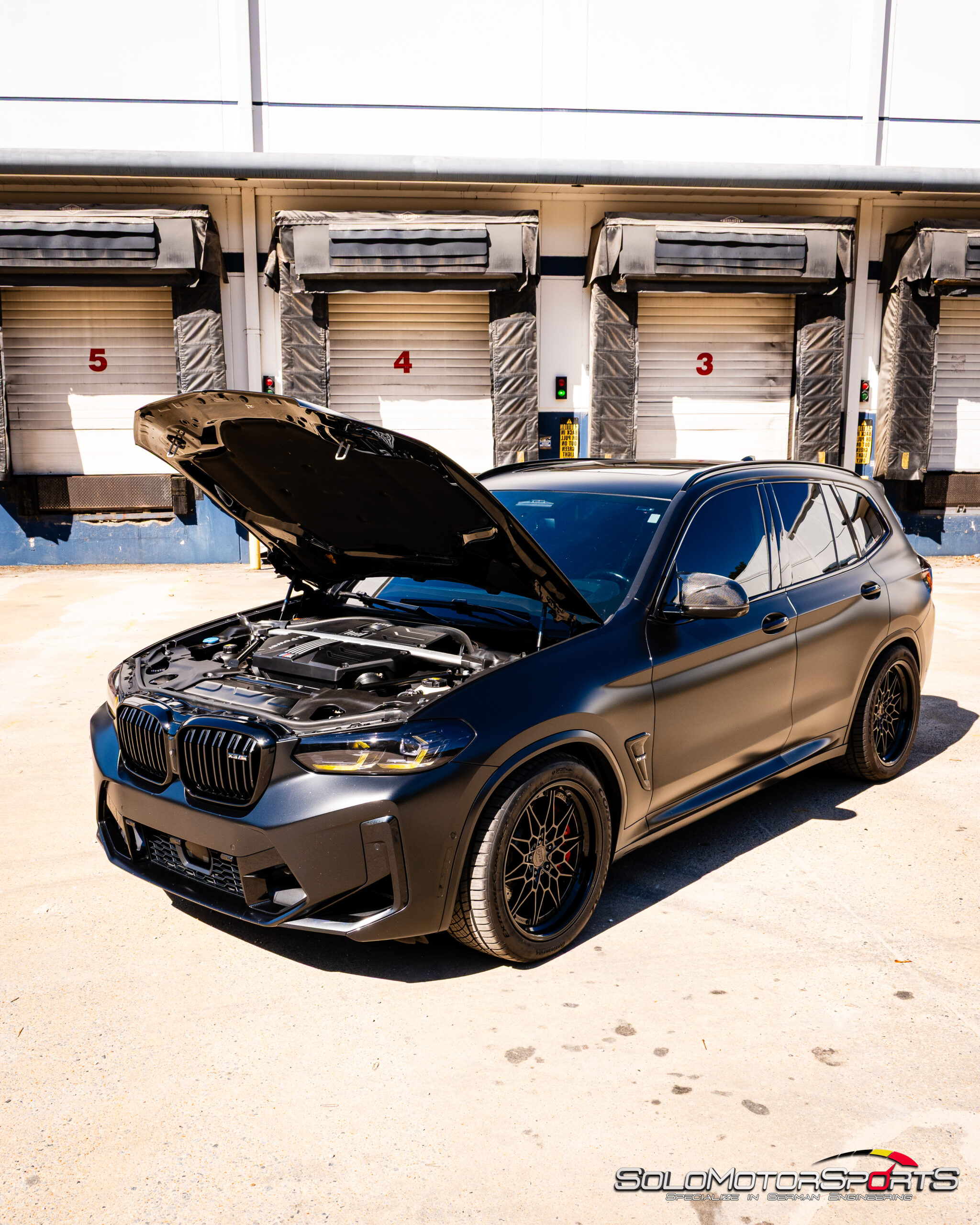 Hood open BMW X3M