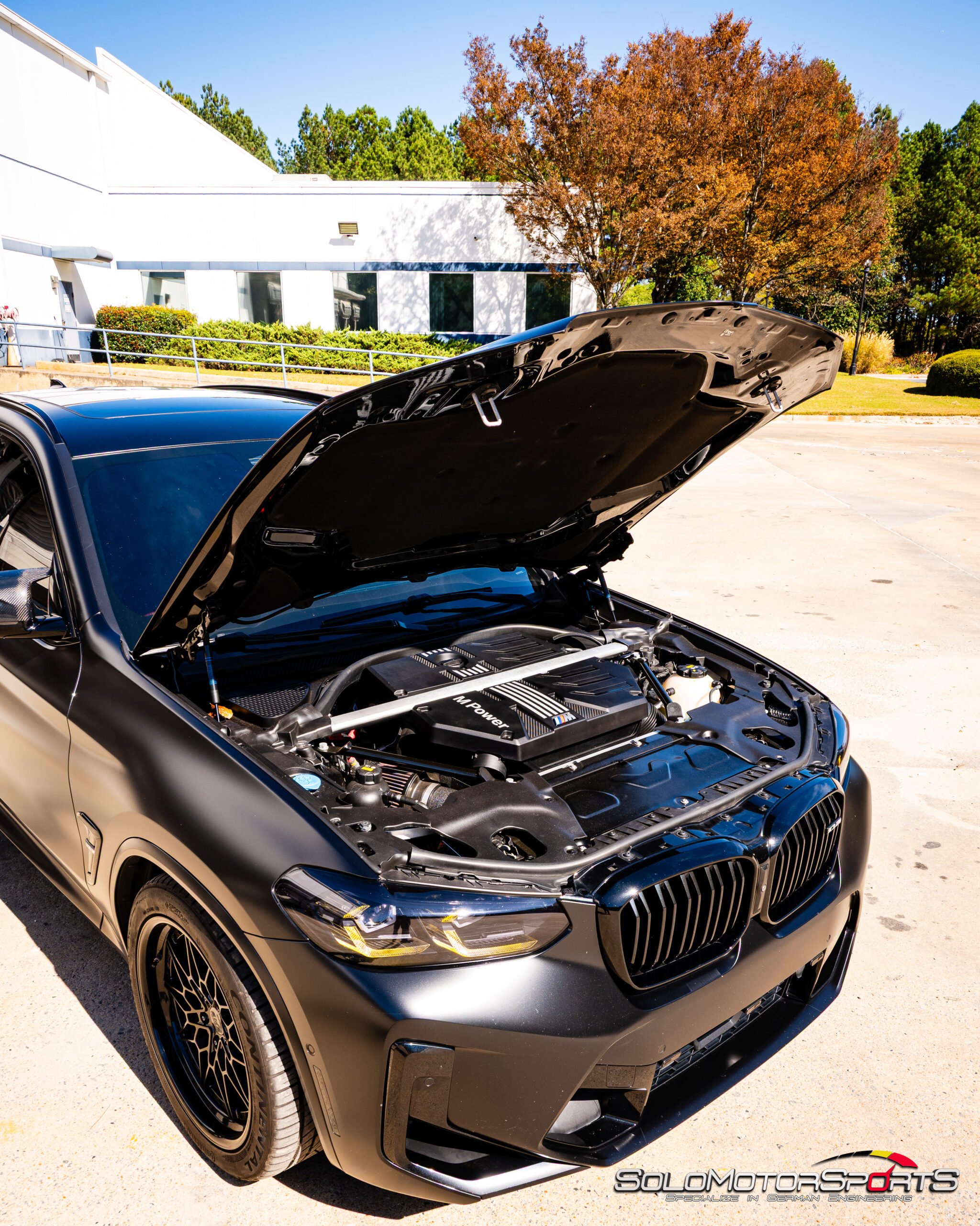 Hood open BMW X3M